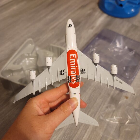 Airbus A380-800 1:400 Scale Gemini Jets Emirates 50th Year Anniversary Airplane - Picture 4 of 5